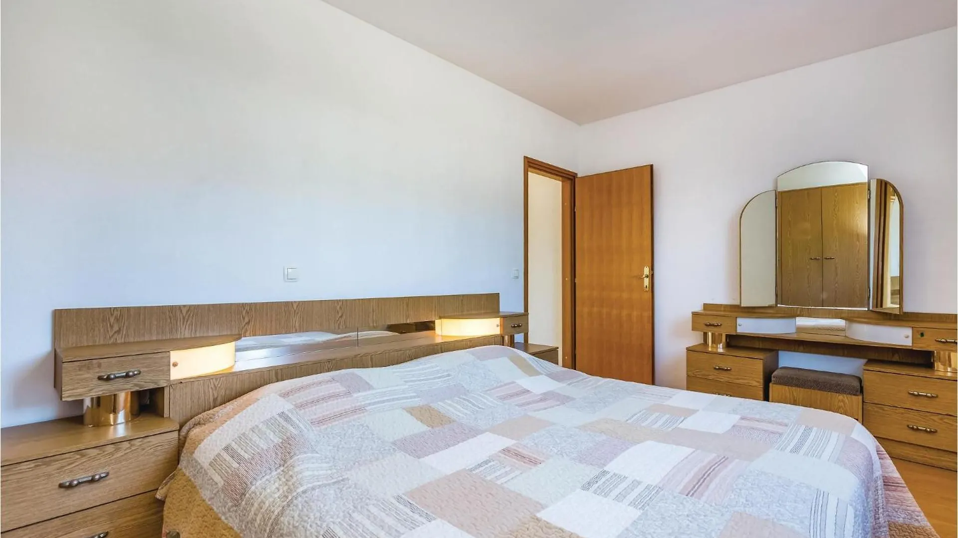 Stunning Apartment In Rab With Kitchen Palit Kroatien